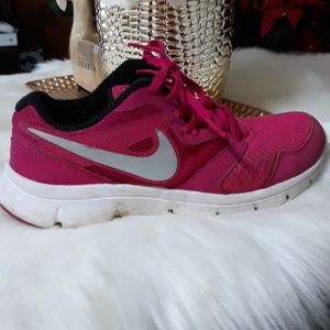 NIKE GUC tennis shoes